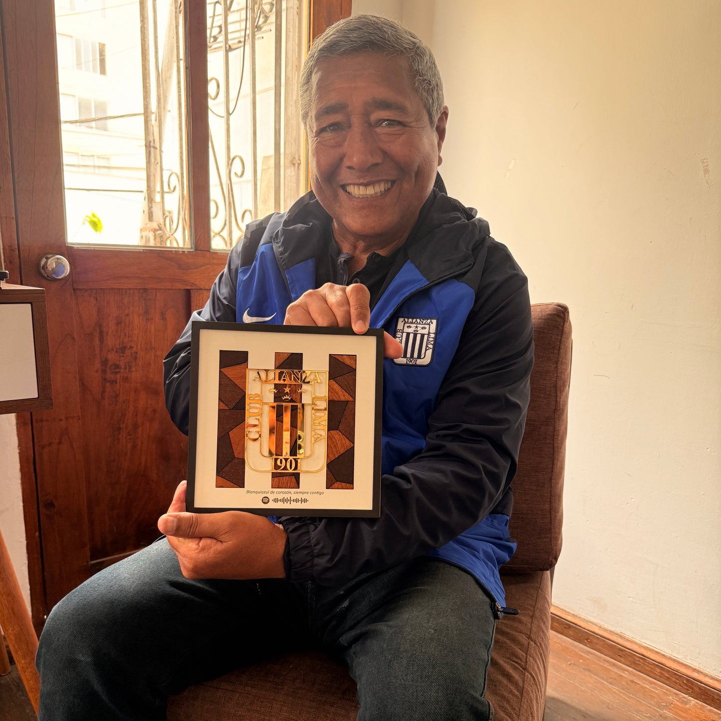 Marco Deportivo Personalizado de Alianza Lima – Hecho en madera Arte Mosaico