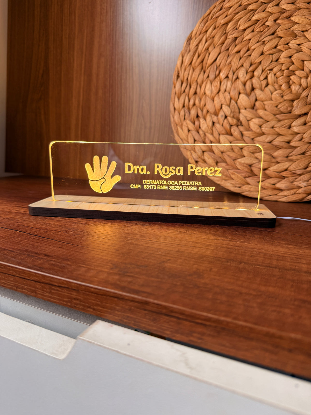 Porta nombre personalizado horizontal con luz led