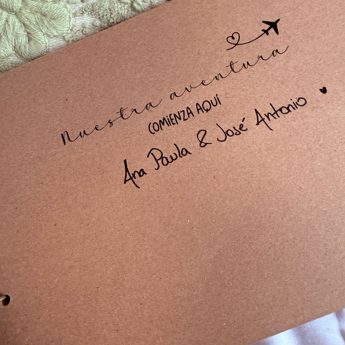 📖 Our Adventure Book – Álbum de Viajes Personalizado